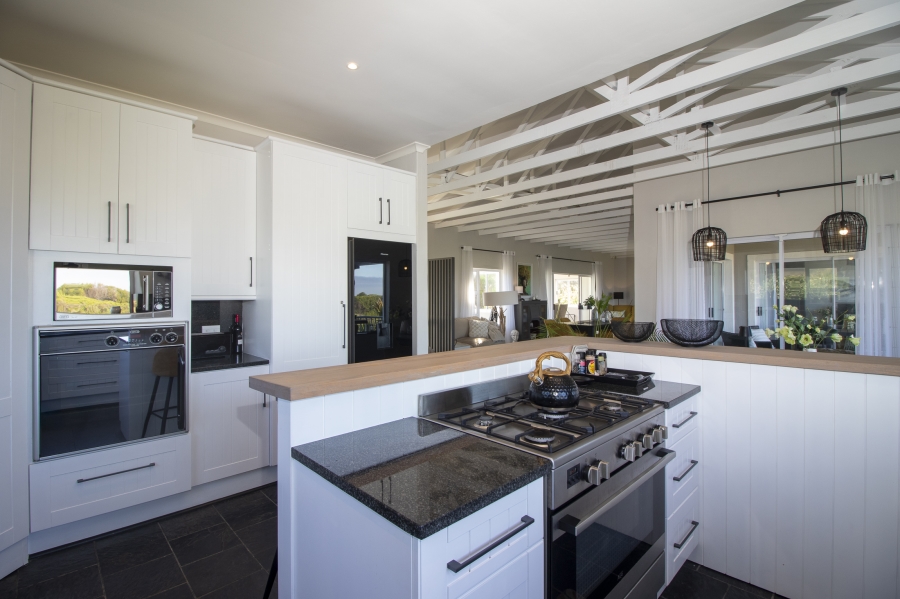 5 Bedroom Property for Sale in West Beach Eastern Cape